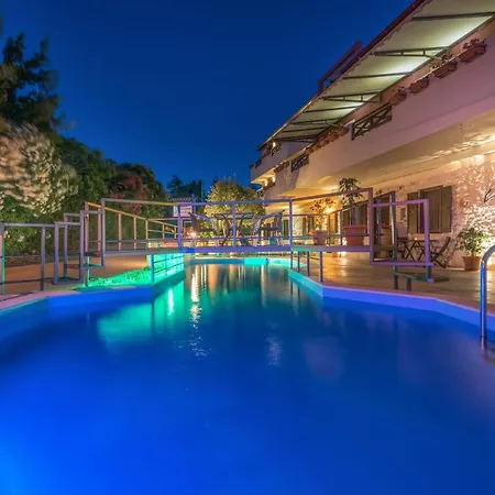 Elegance Two Bedroom Maisonette Apartment Amoudi